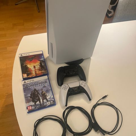 Playstation 5 / PS 5 diskversjon 825 GB selges m/2 kontroller og 2 spill