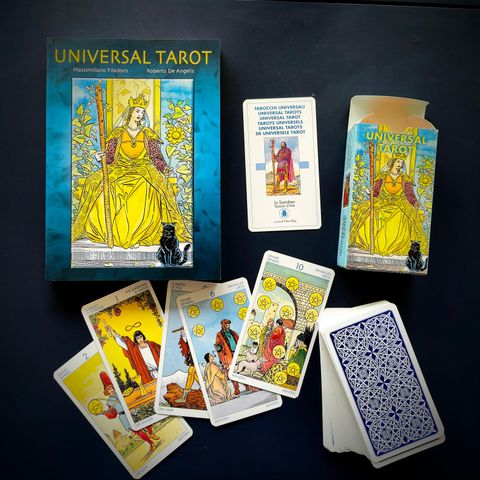 Universal Tarot by Roberto de Angelis.