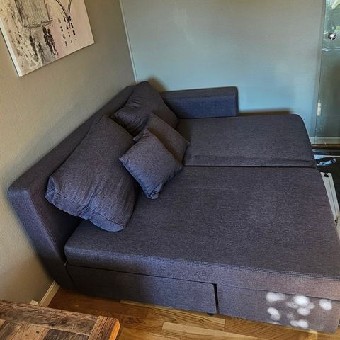 Sovesofa, sofa med sjeselong eller daybed gis bort