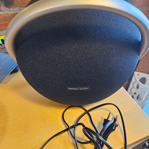 HARMAN KARDON ONYX 8