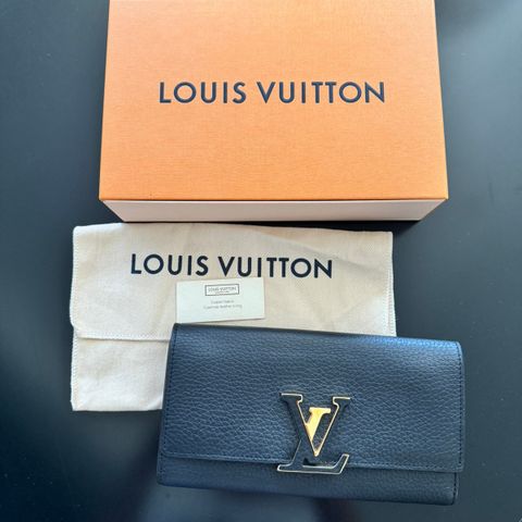 Louis Vuitton Capucines lommebok