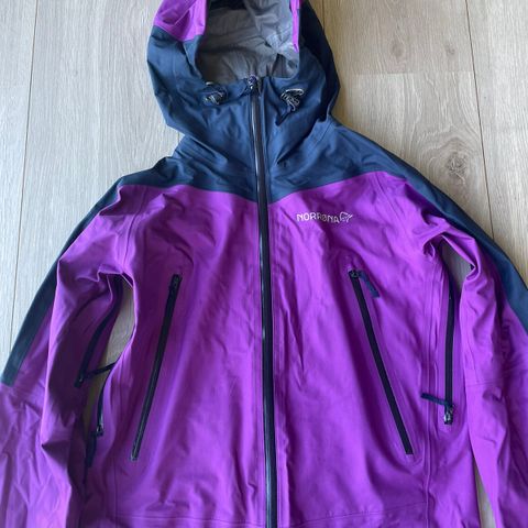 Pent brukt NORRØNA FALKETIND GORE-TEX jakke jr str 152.