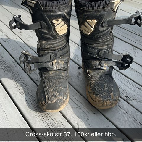 Diverse utstyr til motocross