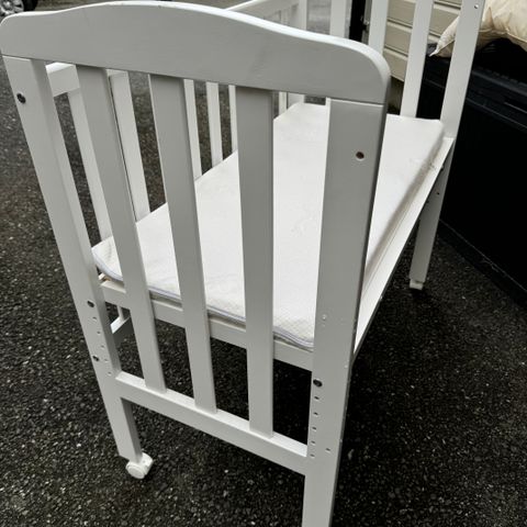 JLY bedside crib