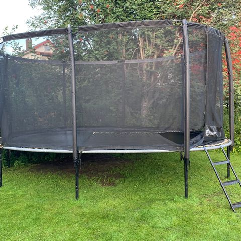 North oval trampoline 3 x 5 m