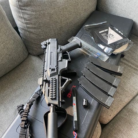 CZ Scorpion EVO3 - A1 Proline - AEG med diverse utstyr