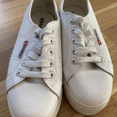 Superga joggesko sneakers High heels sneakers høyere såle og mykt skinn.