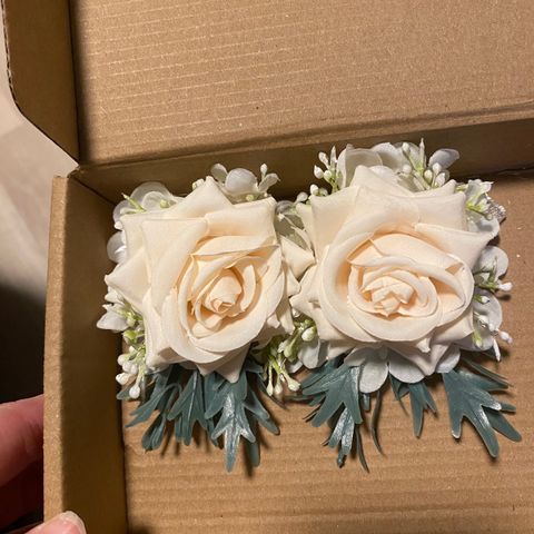 2stk ny håndleddsblomst/corsage