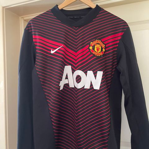 Manchester United treningsoverdel  (fleece)  (Jeg har 2stk) Størrelse: M