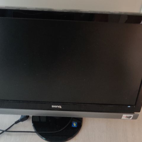 27" Full HD PC skjerm selges. Må hentes