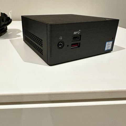 Mini PC, Intel i5-8250U, 8Gb ram, Nvme SSD 128Gb + HHD 750 Gb, Win10