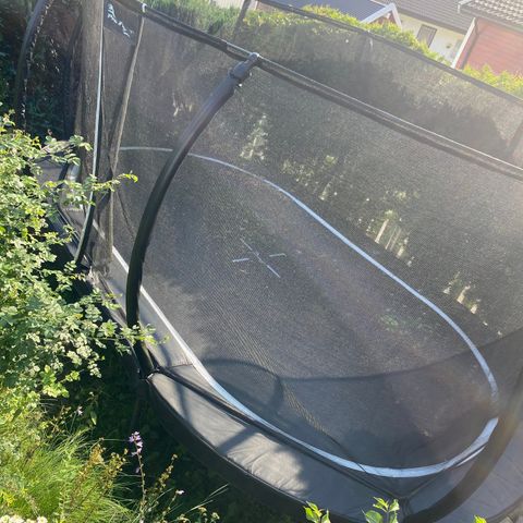 Oval trampoline