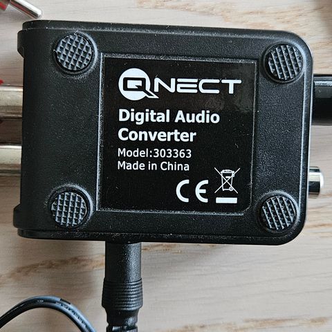 Digital audio konverter og optisk kabel