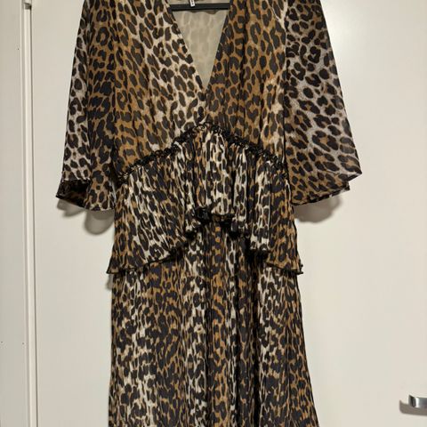 GANNI Leopard kjole