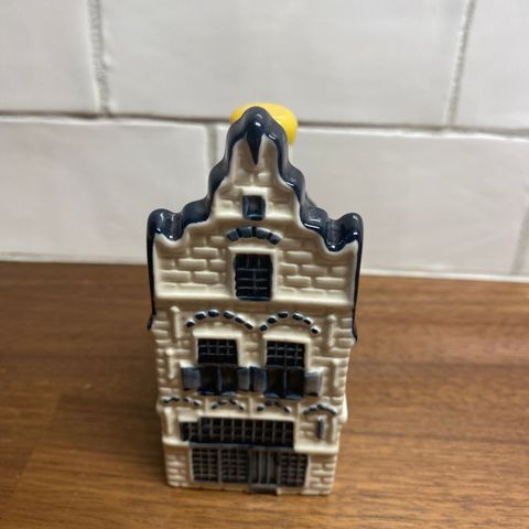 Delft-blue hus / KLM House nr. 20 selges