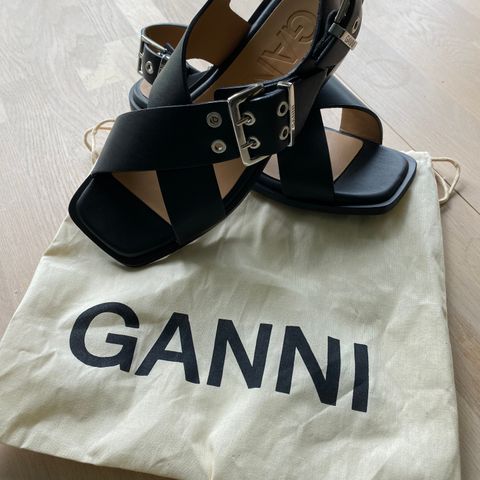 GANNI sandaler str 40