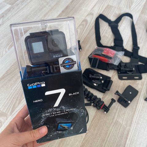 GoPro Hero 7 Black, med originaleske og ekstrautstyr