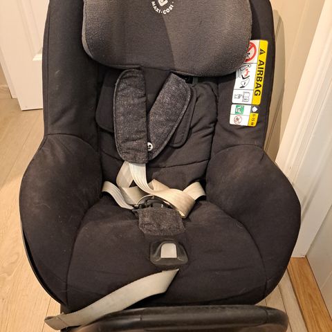 Pent brukt Maxi Cosi bilstol med Isofix.