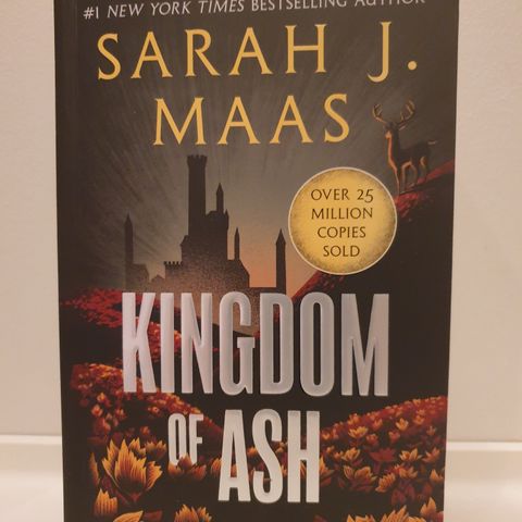 Sarah J. Maas " KINGDOM OF ASH"