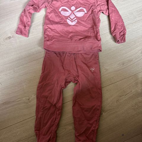 Hummel joggedress strl 98