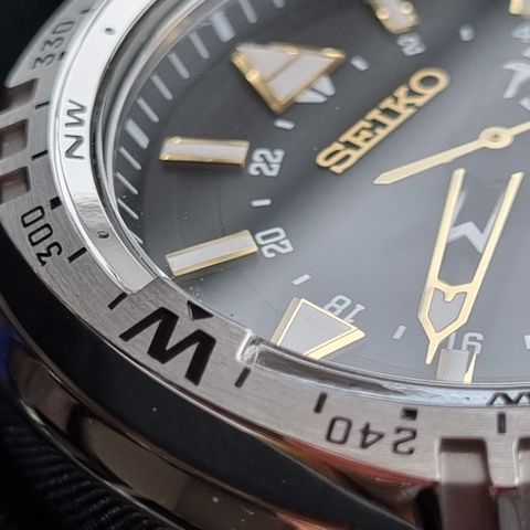 Seiko Prospex Land Kinetic GMT 100M SUN053