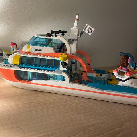 Lego friends rescue boat