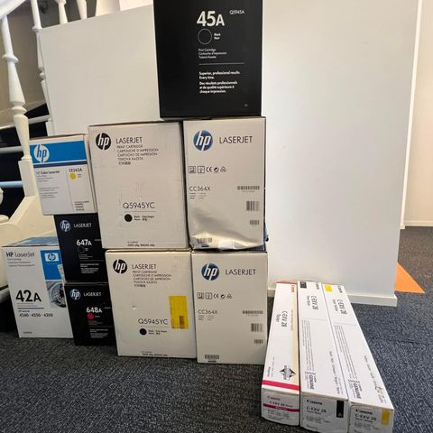 HP og Canon toner fargepatroner laser gis bort