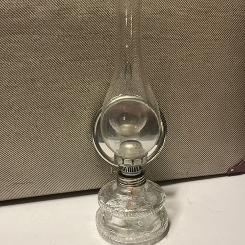 Flott gammel olje lampe med glass fra S. Reich Cristal patent