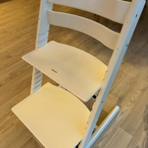 Stokke barnestol - hvit, pent brukt med noen bruksmerker kr800,-