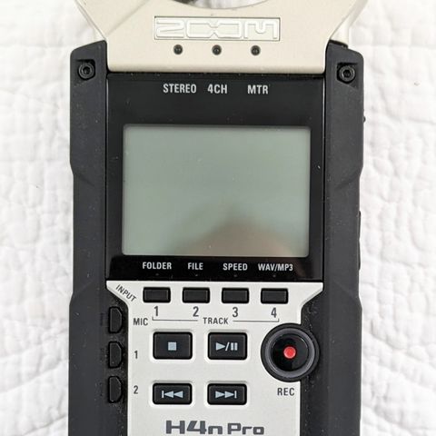 Zoom H4n Pro. Lydopptaker, 4 spor. Brukt en gang. Medfølger mikrofon Shure SM63.