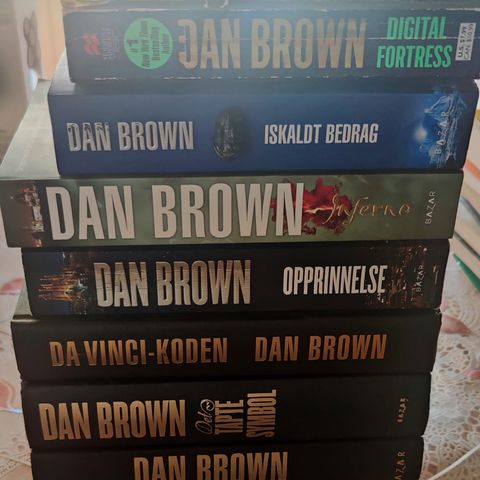 Diverse bøker av Dan Brown