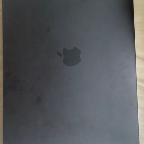 MacBook pro 2019 modell selges