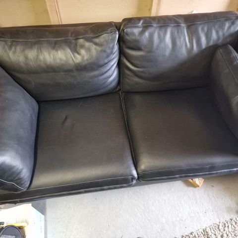 2 seter skinn sofa