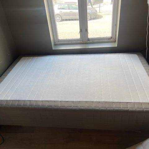 (RESERVERT) 120x200 Rammemadrass ikea + Wonderland overmadrass