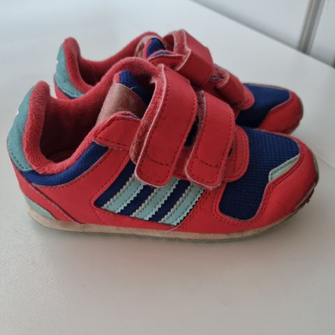 Adidas joggesko str 26