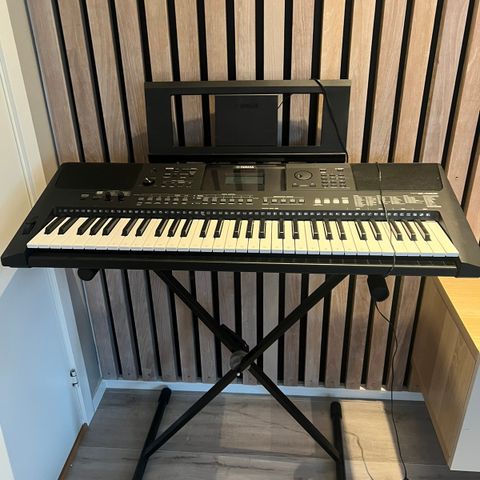 Yamaha keyboard PSR E463 + stativ selges