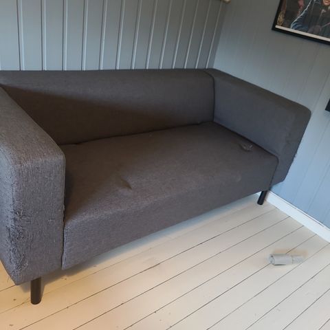 Grå 2seter sofa gratis