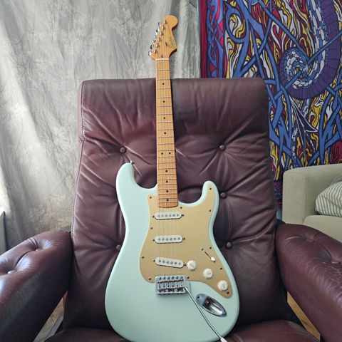 Squier 40th anniversary stratocaster sonic blue