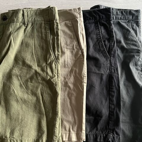 3 chinos og 1 lin shorts