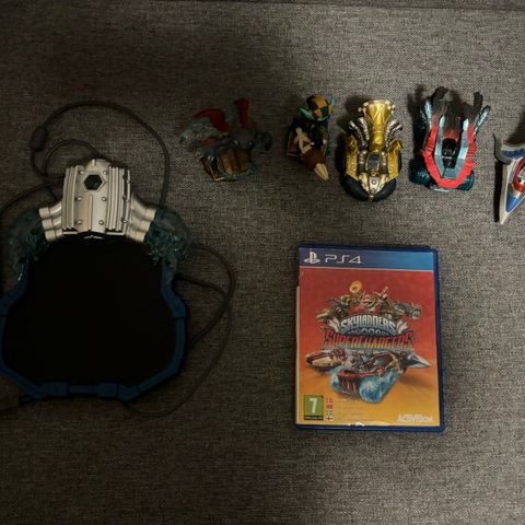 Skylanders superchargers med portal, figurer og kjøretøy