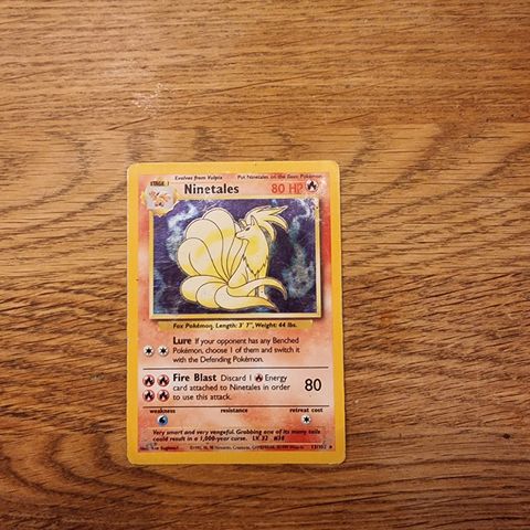 Ninetales. 12/102. Rare holo. Base set.