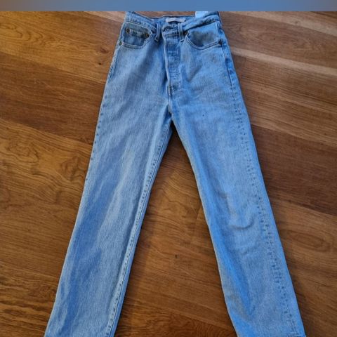 Levis str 24