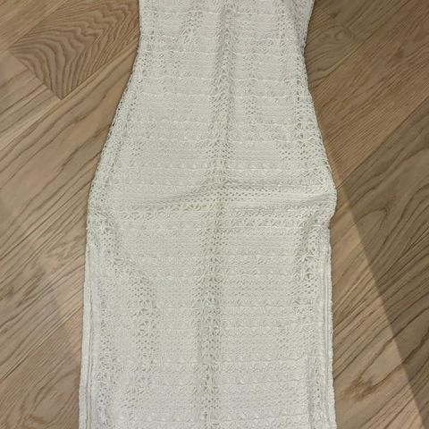 Hvit midi-kjole med splitt - Dolce Vita