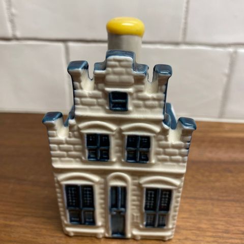 Delft-blue hus / KLM House nr. 76 selges