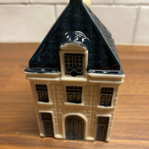 Delft-blue hus / KLM House nr. 64 selges