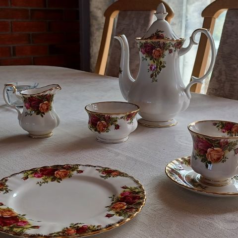 Engelsk kaffeservice 18 kuvert Old  Country Roses, Royal Albert