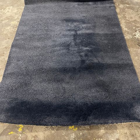 Mørkeblott Ikea teppe