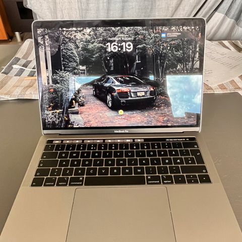 Macbook Pro 2019 (13) med Touchbar