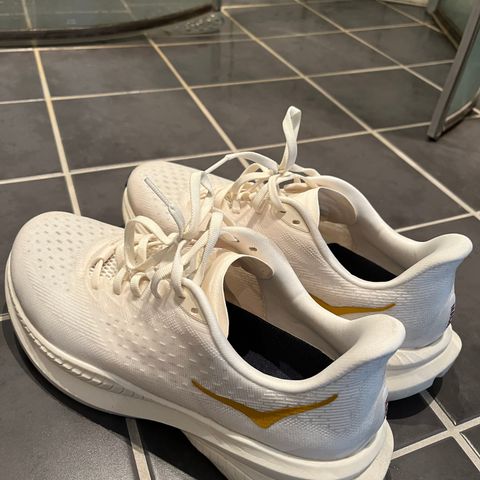 Hoka Mach 6 Size: 44 2/3 Color: ALABASTER / OAT MILK