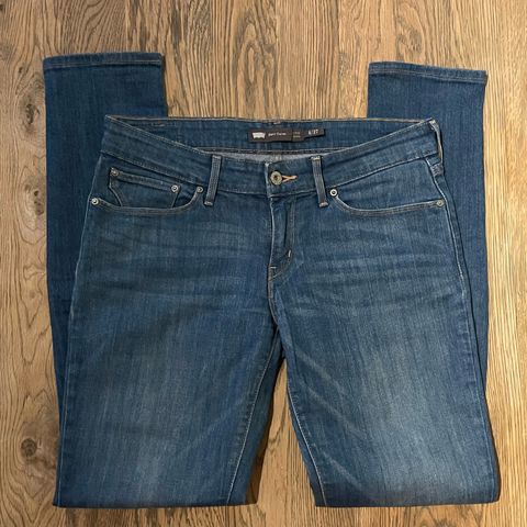 Levi’s Demi Curve